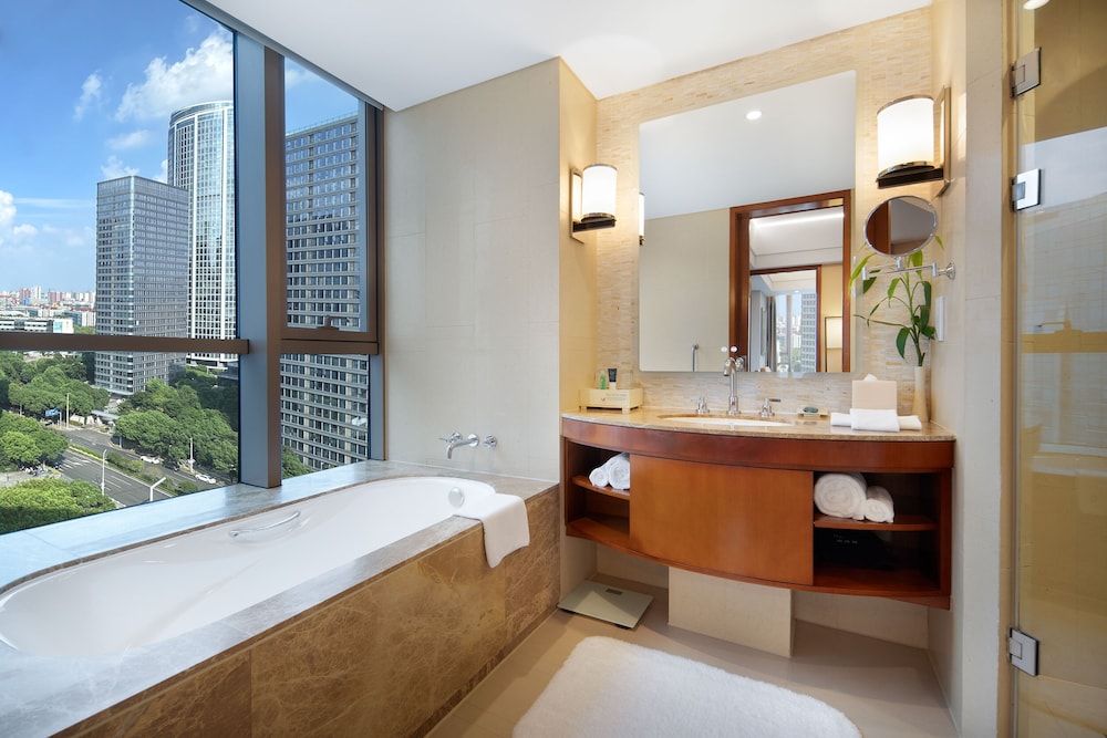 Suite, 1 Bedroom - Photo 3