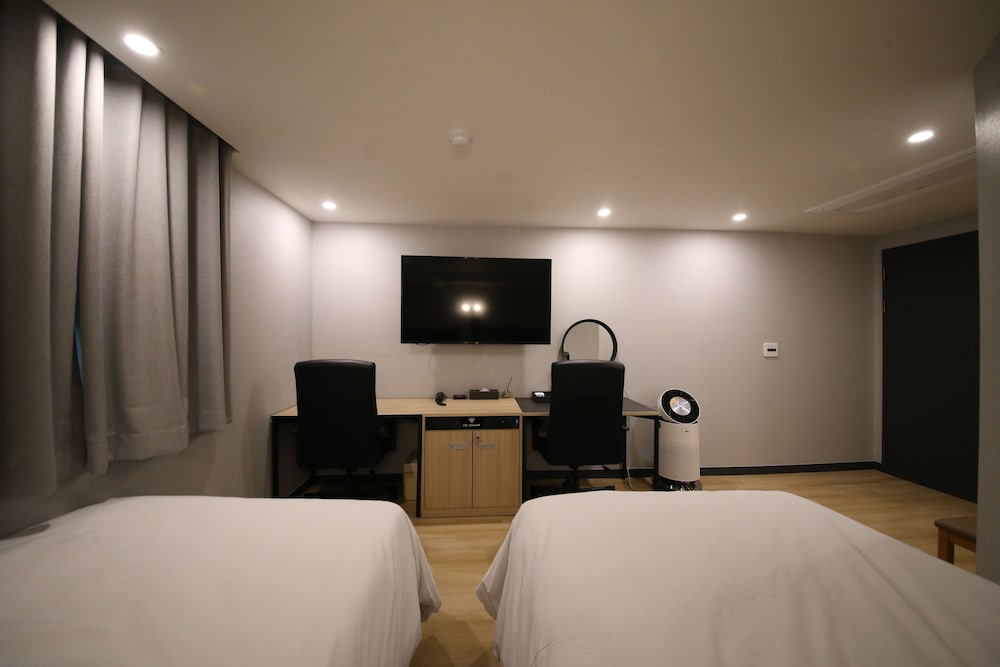 Comfort Room, 1 Bedroom, Kitchenette photo 1