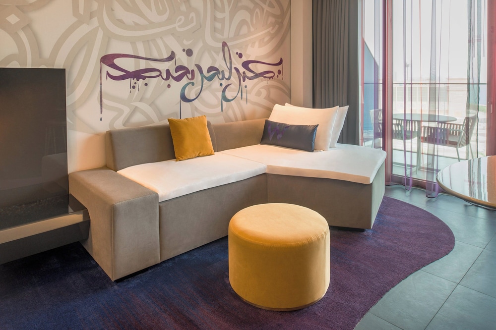 WOW Suite, 1 Bedroom Suite, 1 King, Skyline View, Terrace