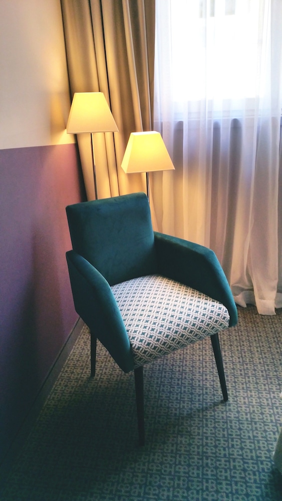 Superior Room, 1 Queen Bed, Non Smoking (Larger Room) - Photo 4