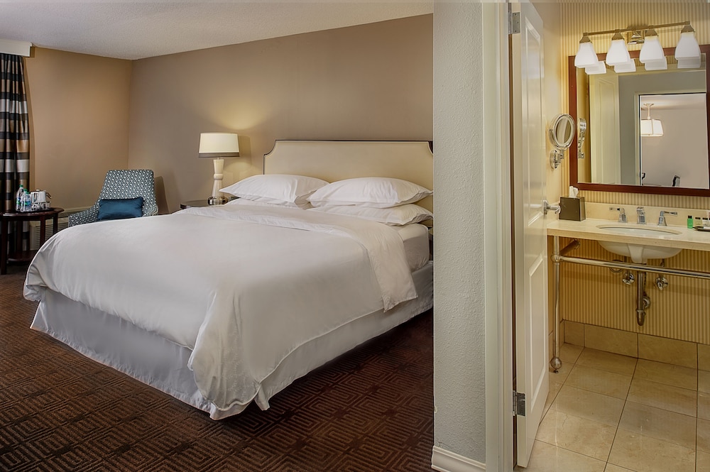 Premium Room, 1 King Bed - Photo 2
