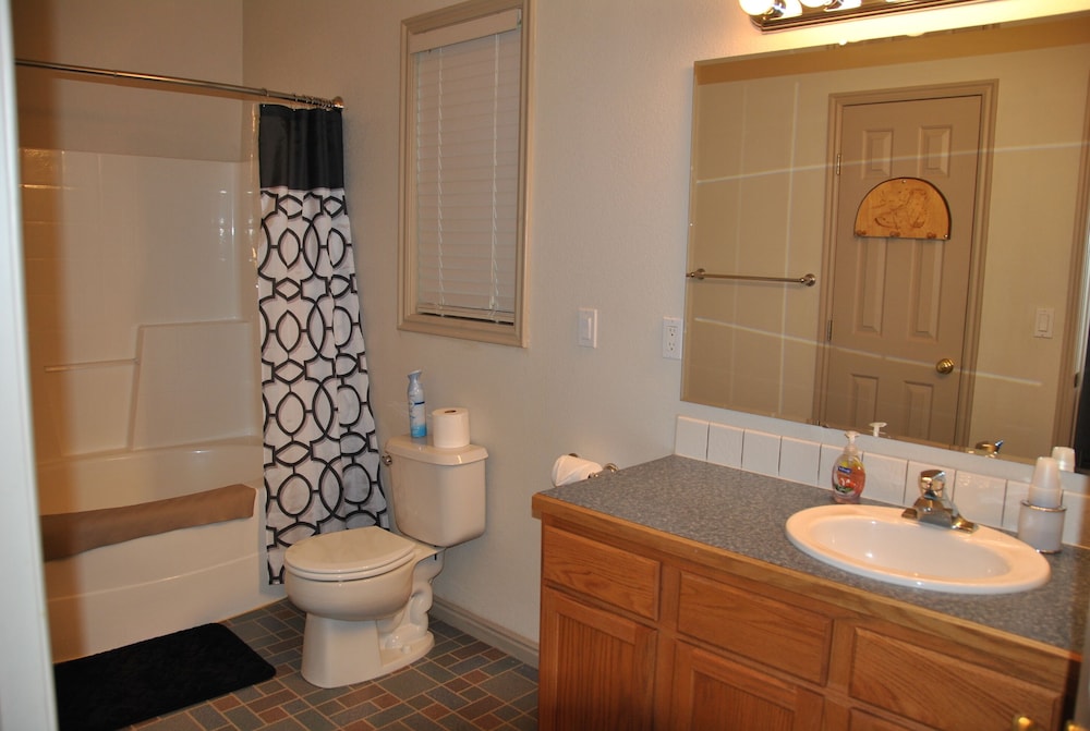 Superior Room, 1 Queen Bed, Ensuite, Garden View (G2 - JT Train Room) photo 2