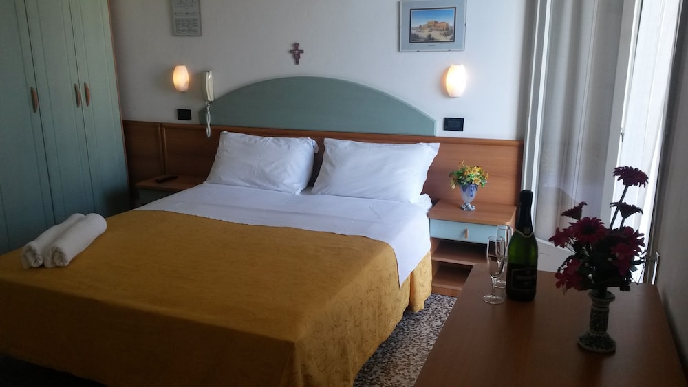 Double or Twin Room photo 1