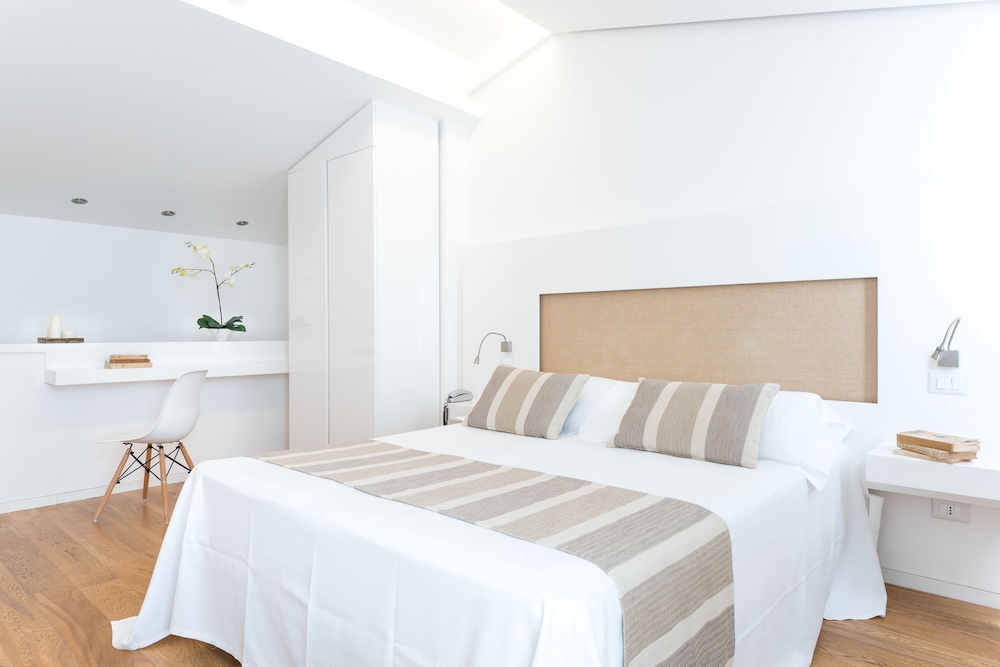 Executive Suite - Photo 3