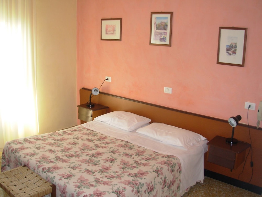 Economy Double Room photo 1