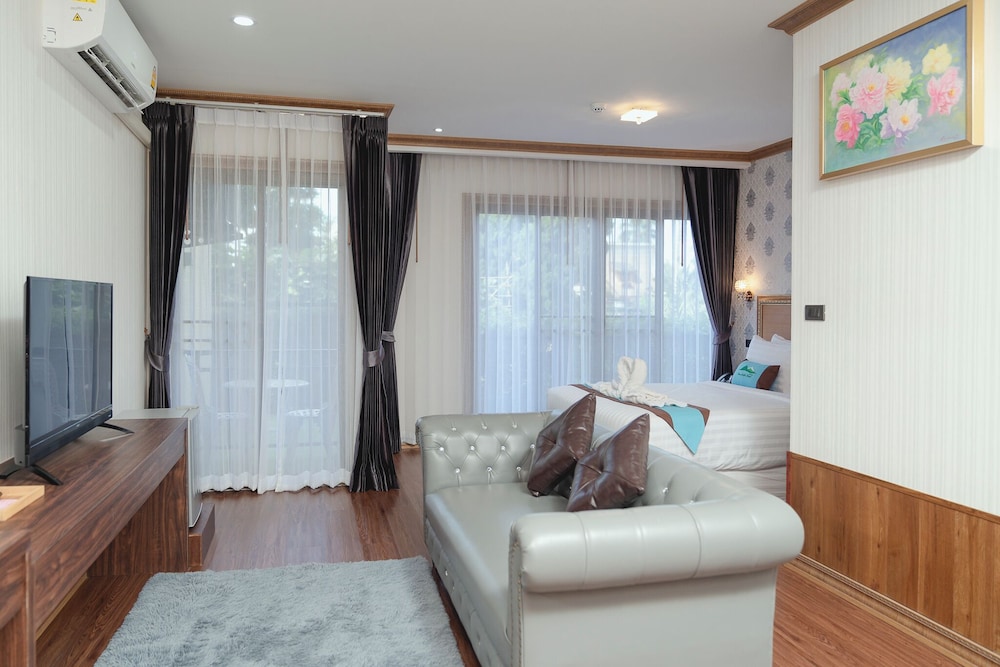 Deluxe Double Room - Photo 12