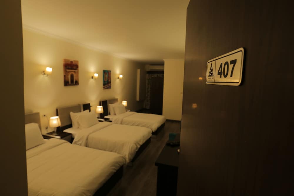 Deluxe Triple Room, Balcony (Pyramid view) - Photo 1