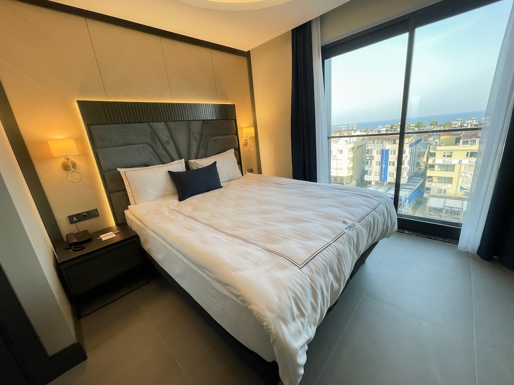 Deluxe Room, 1 King Bed, Non Smoking, Sea View