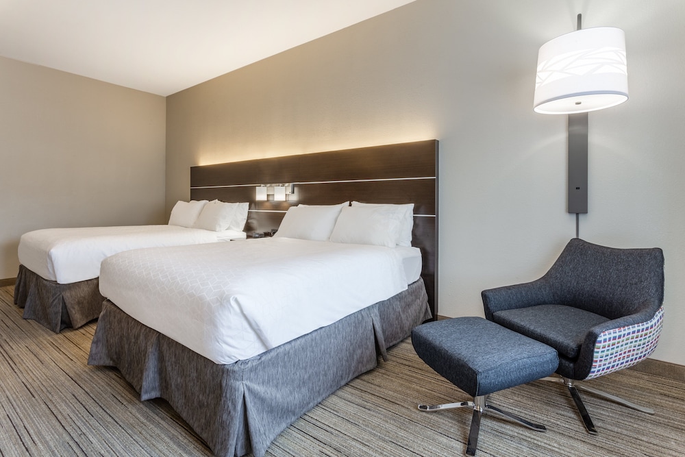 Standard Room, 2 Queen Beds - Photo 2