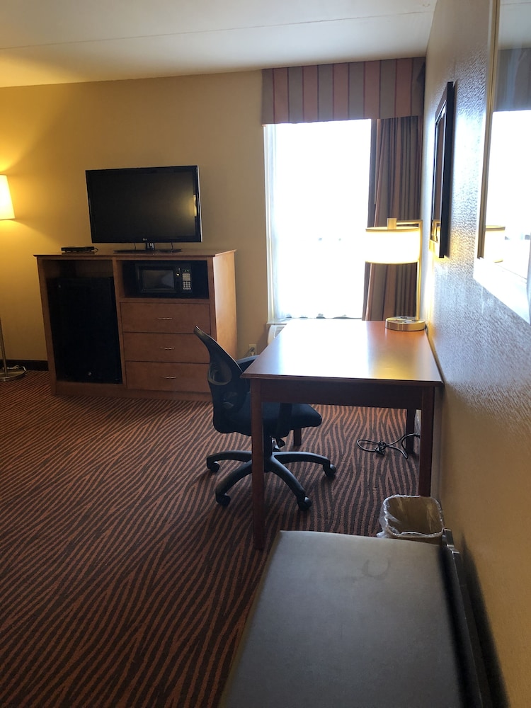 Standard Room, 1 Queen Bed, Non Smoking, Microwave - Photo 3