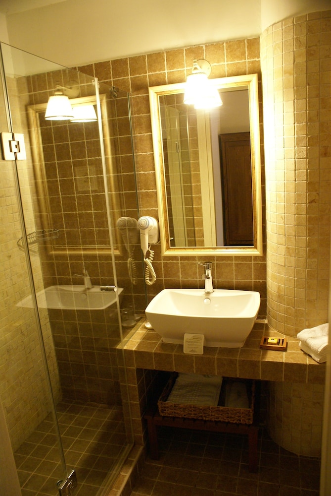 Economy Double Room photo 2
