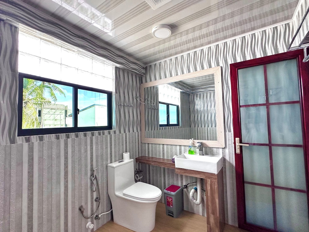 Deluxe Double Room - Photo 9