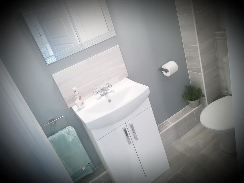 Junior Double Room, 1 Double Bed (Ensuite Shower Room) photo 2