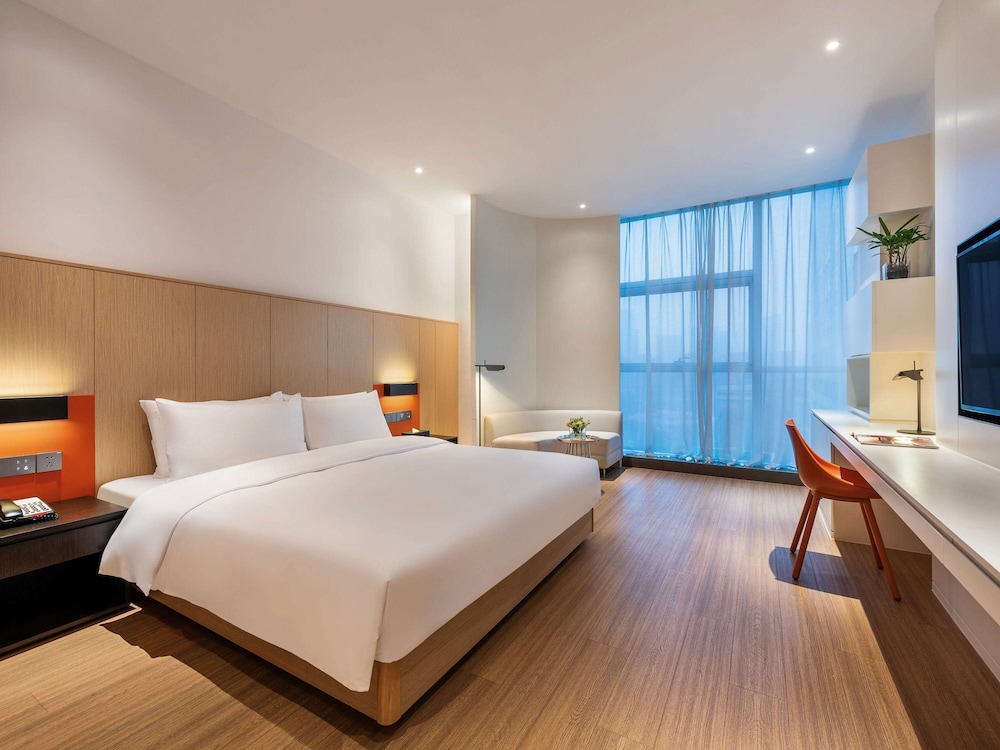 Deluxe Room, 1 King Bed