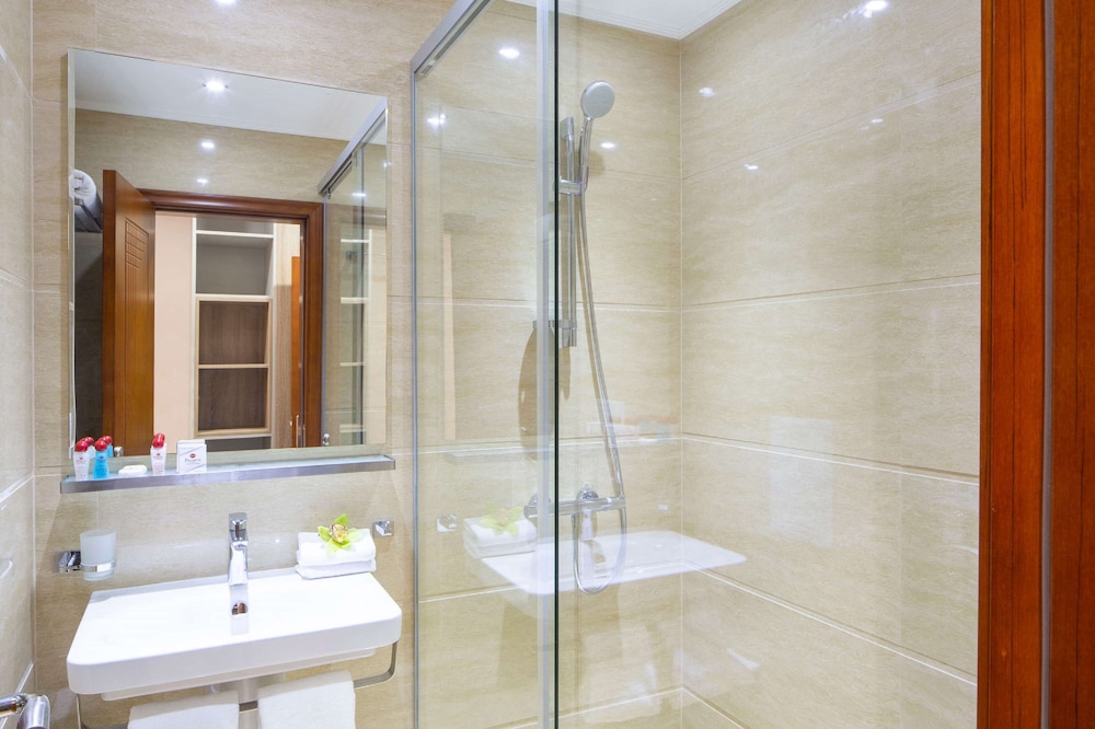 Standard Apartment, 1 King Bed, Non Smoking, Kitchenette (with Sofabed) - Photo 4