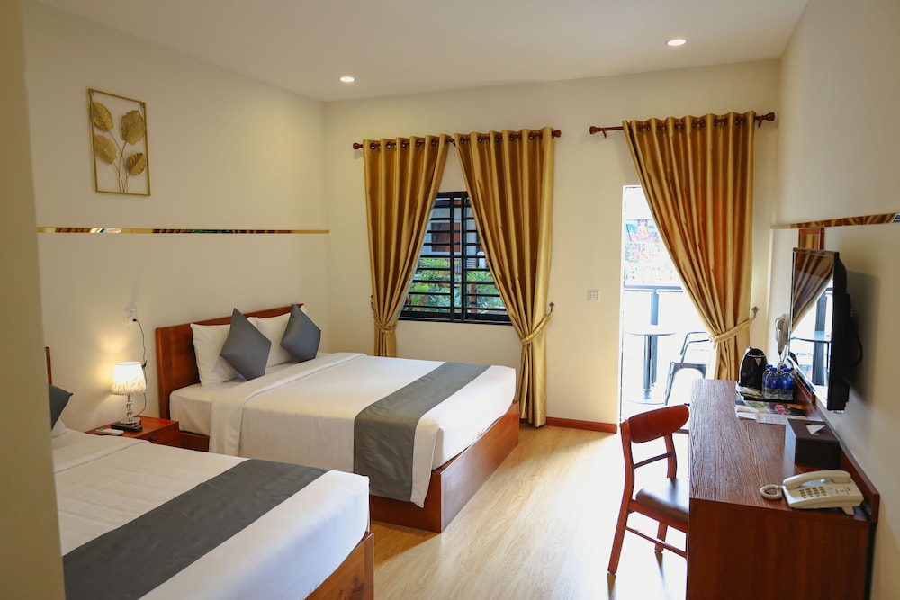 City Double or Twin Room, 2 Queen Beds, Non Smoking, City View photo 1