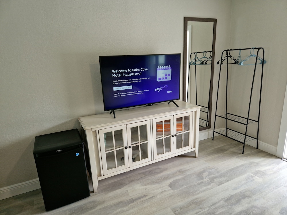 Deluxe Room, 1 Queen Bed, Pets Allowed photo 2