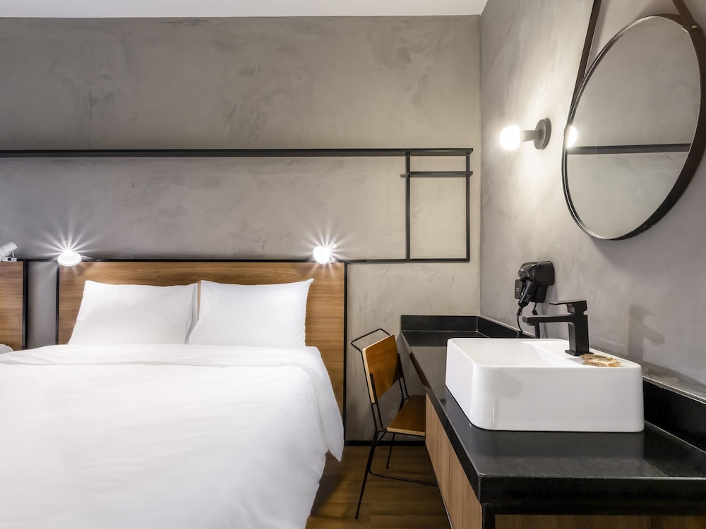 Standard Room, Multiple Beds - Photo 4