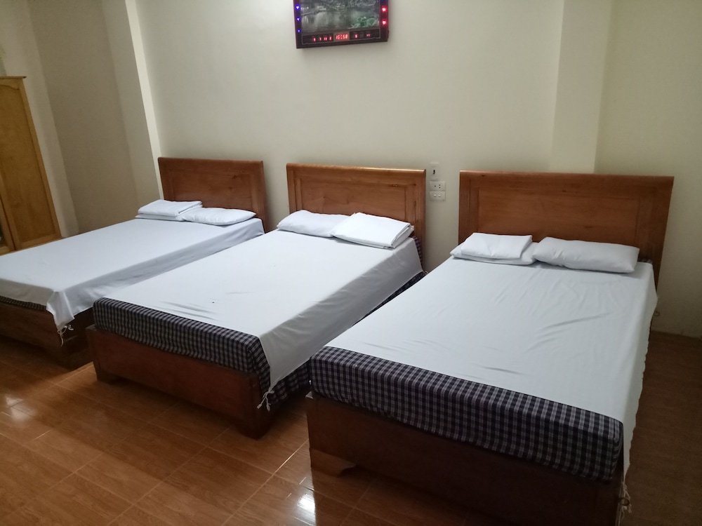 Room (3 Double Beds) photo 1
