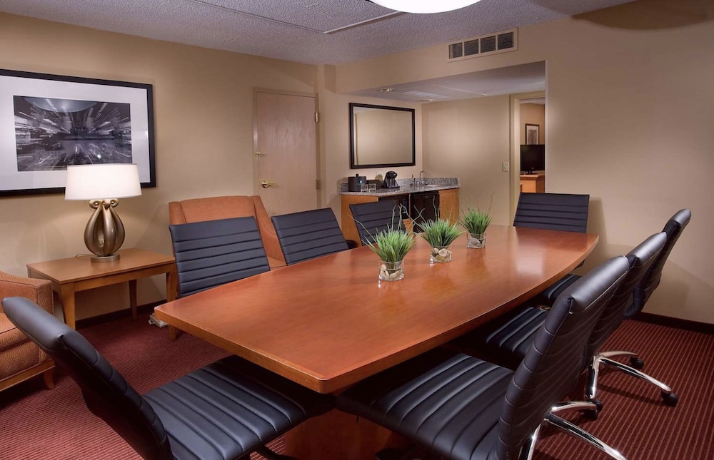Room, 1 King Bed, Non Smoking (Boardroom) - Photo 1
