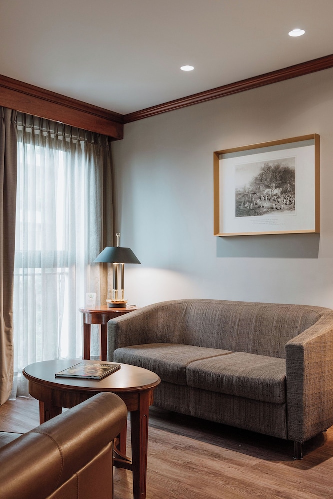 Executive Suite - Photo 14