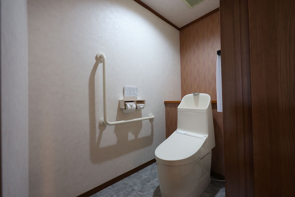 Japanese Style Family Room with Open Air Bath photo 3