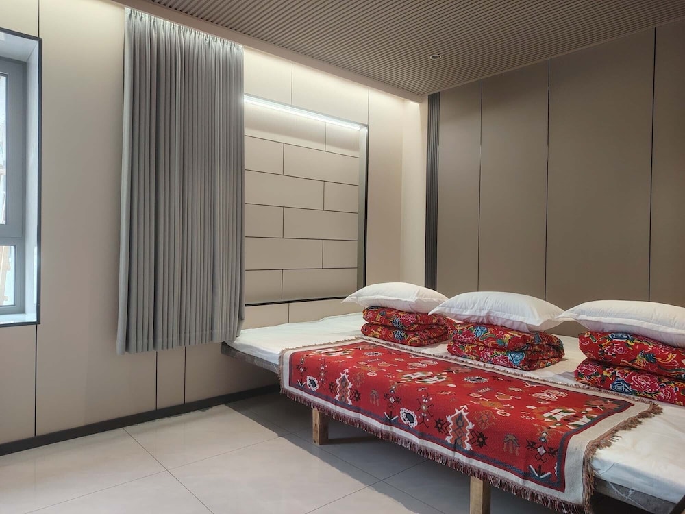 Business Quadruple Room, Courtyard View