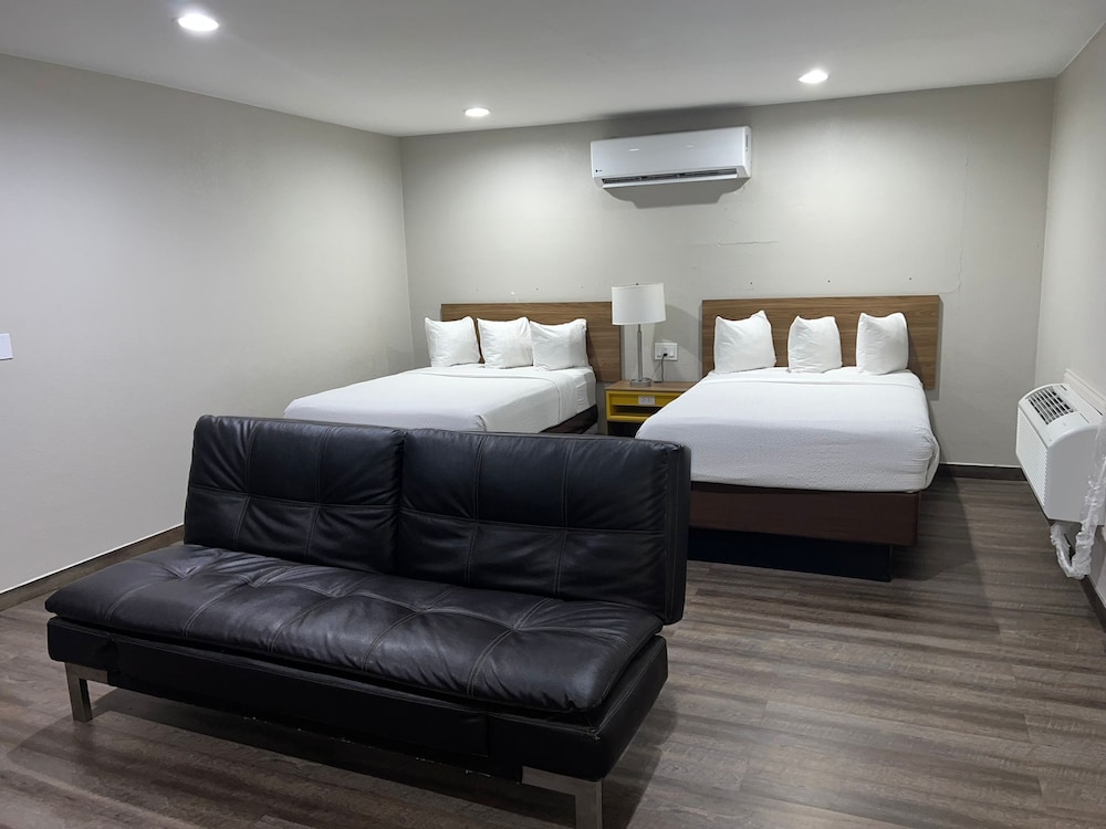 Studio Suite, 2 Double Beds, Non Smoking photo 1