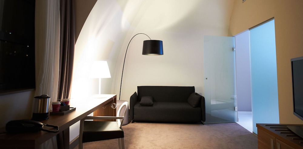 Suite, 1 Double Bed with Sofa bed photo 3