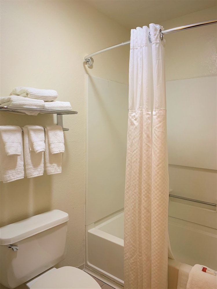 Room, 2 Queen Beds, Non Smoking - Photo 5