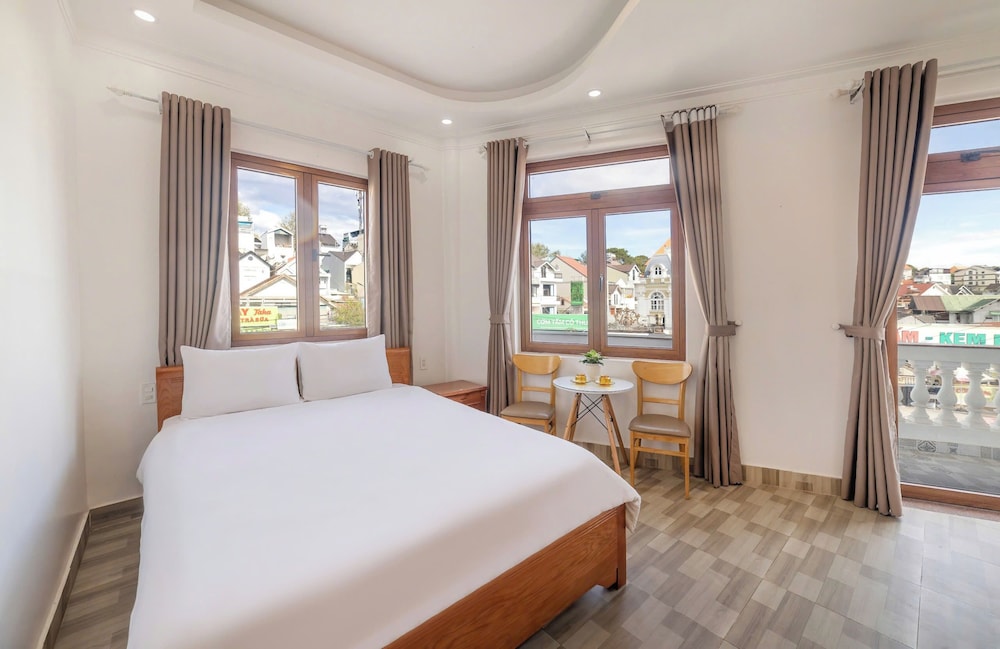 Deluxe Room, City View