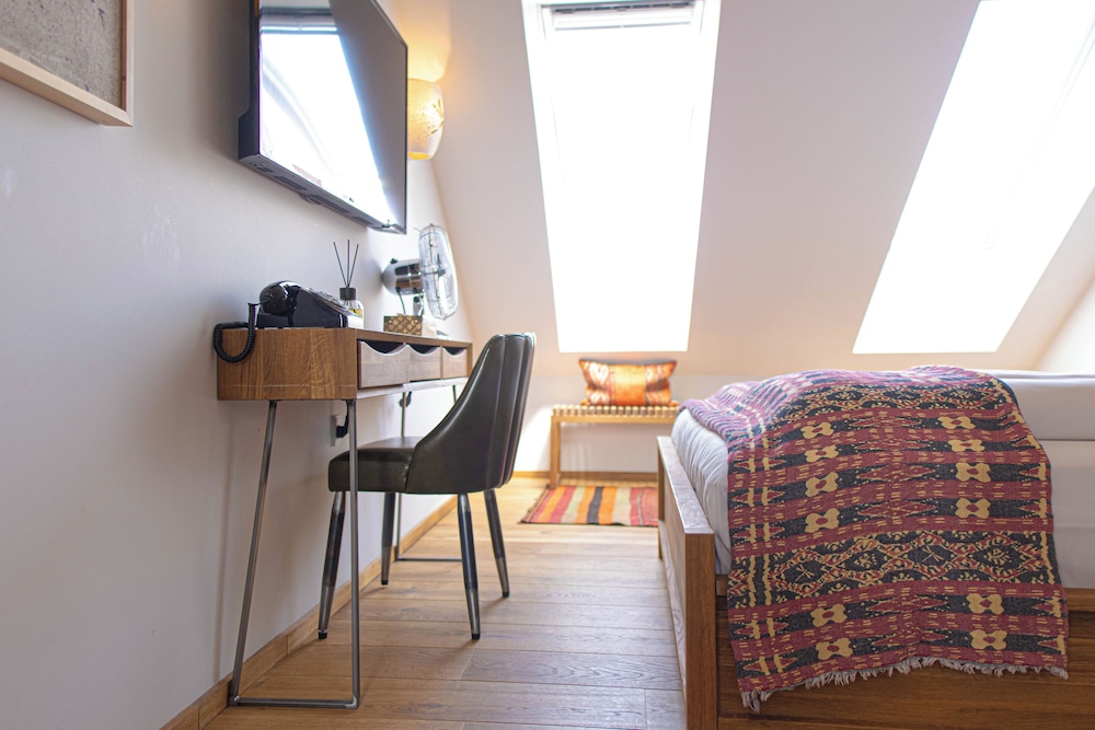 Economy Double Room, 1 Queen Bed, Non Smoking, Housekeeping