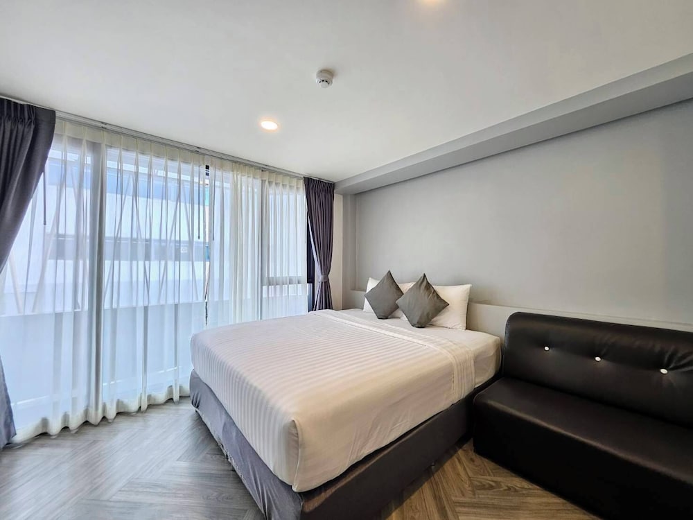 Grand Deluxe Balcony Double Room photo 3