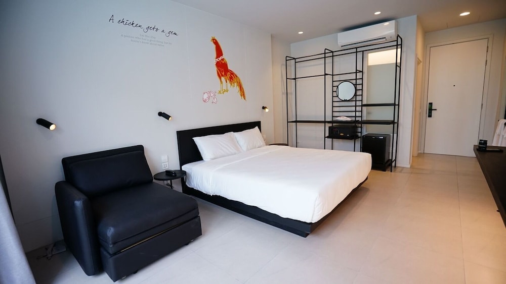 Deluxe Double Room, 1 King Bed With Sofa Bed photo 1