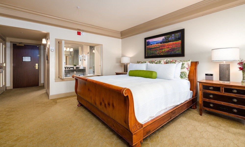 Standard Room, 1 King Bed, Courtyard View photo 1