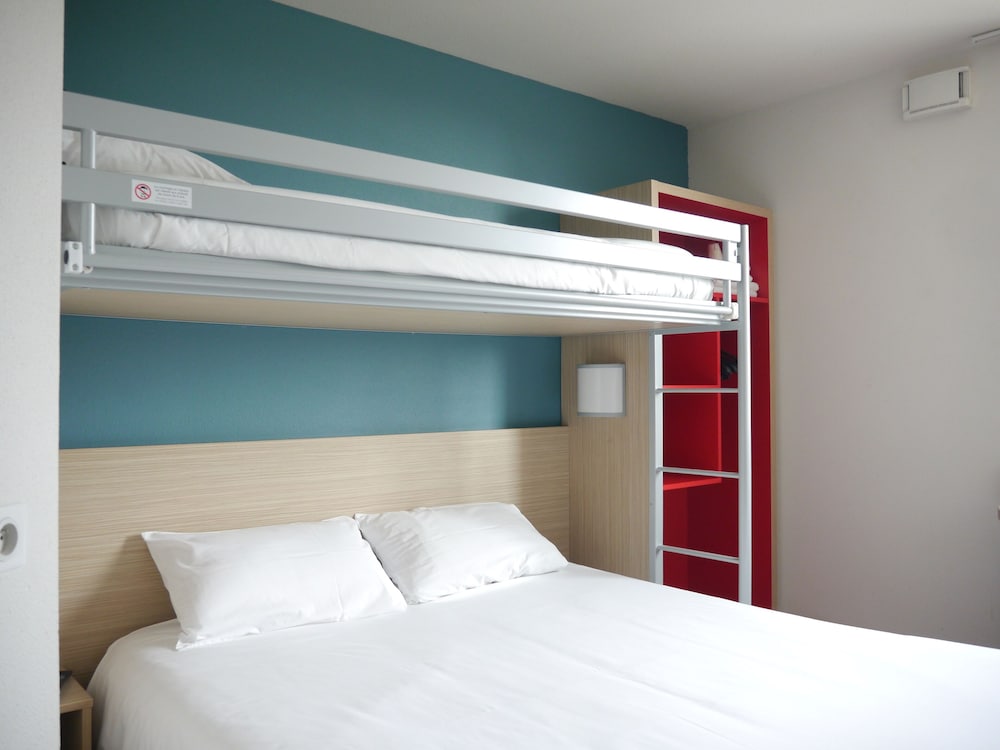 Standard Room, Multiple Beds - Photo 3