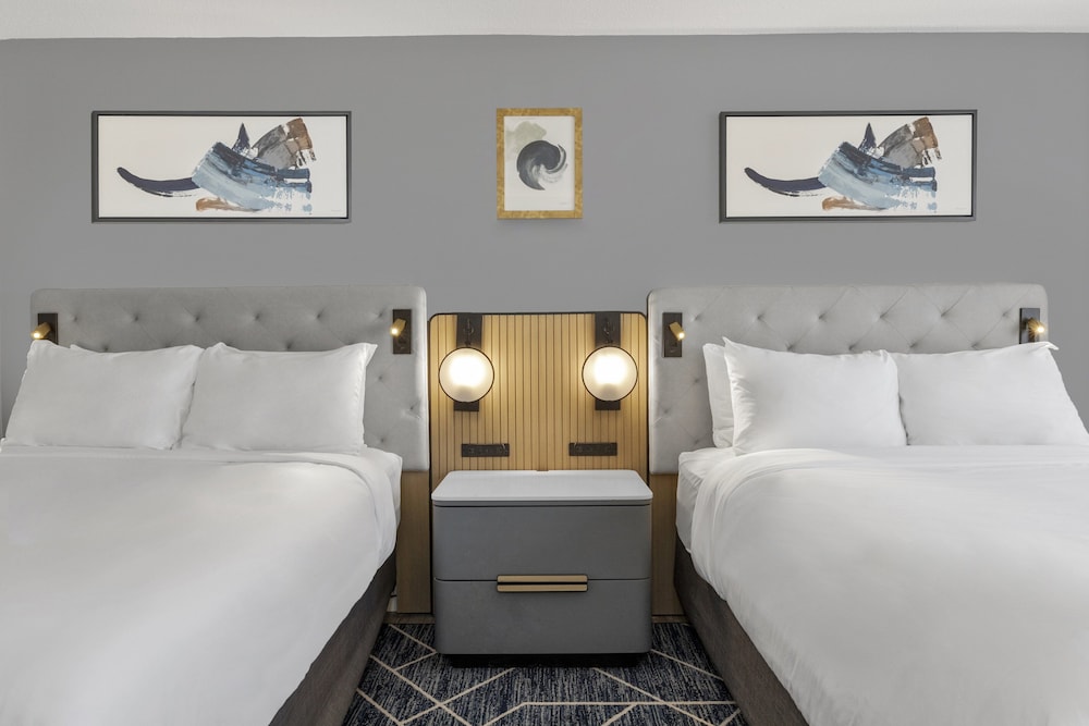 Premium Room, 2 Queen Beds - Photo 5