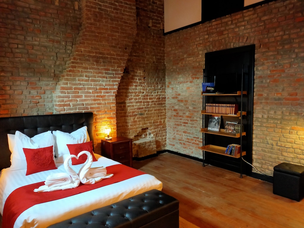 Deluxe Studio Suite