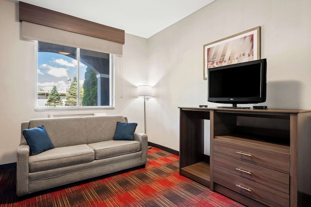 Suite, Multiple Beds, Non Smoking, Kitchen (with Sofabed, Full Kitchen) photo 2