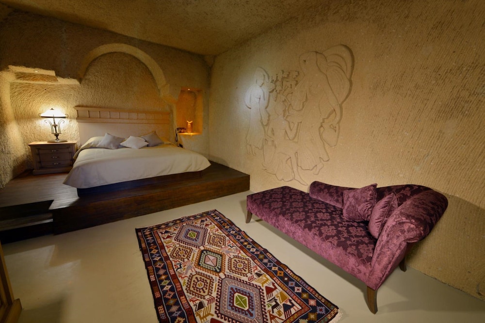 Deluxe Room, 1 King Bed photo 3