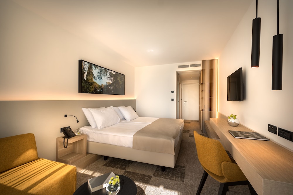 Superior Triple Room - Photo 1