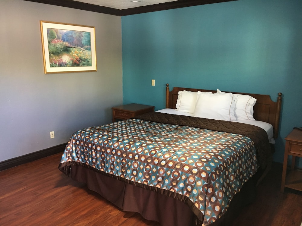 Comfort Room, 1 King Bed, Non Smoking photo 2