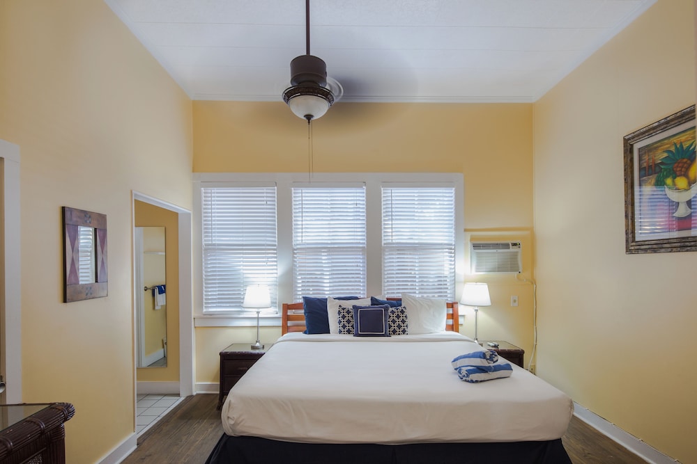 Standard Room 1 King Bed At Wicker House, 913 Duval Street photo 3