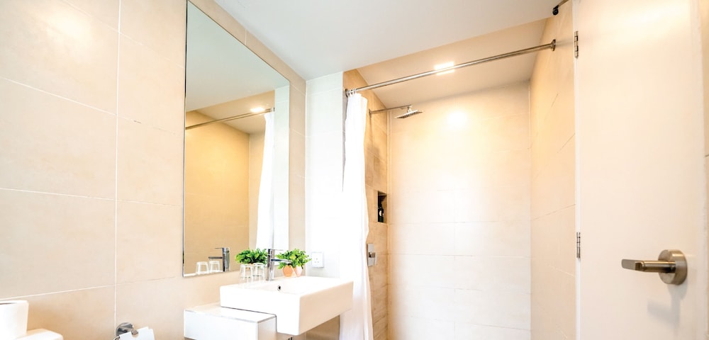 Skyvilla Premium Suites 3BR - Photo 2