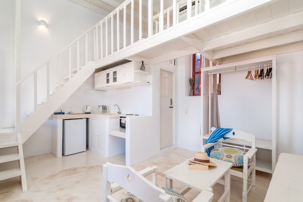 House (BLUE) photo 1