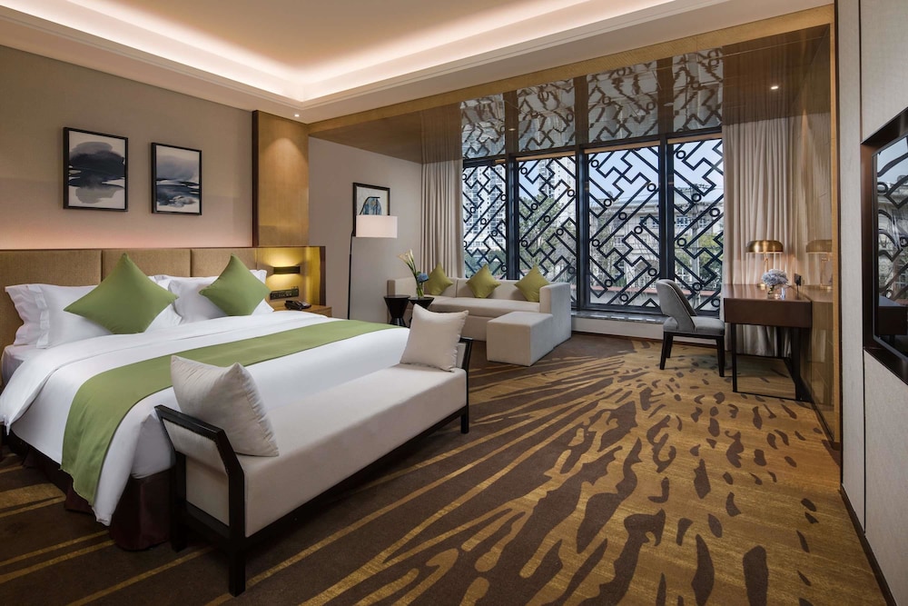 Business Room, 1 King Bed, Smoking