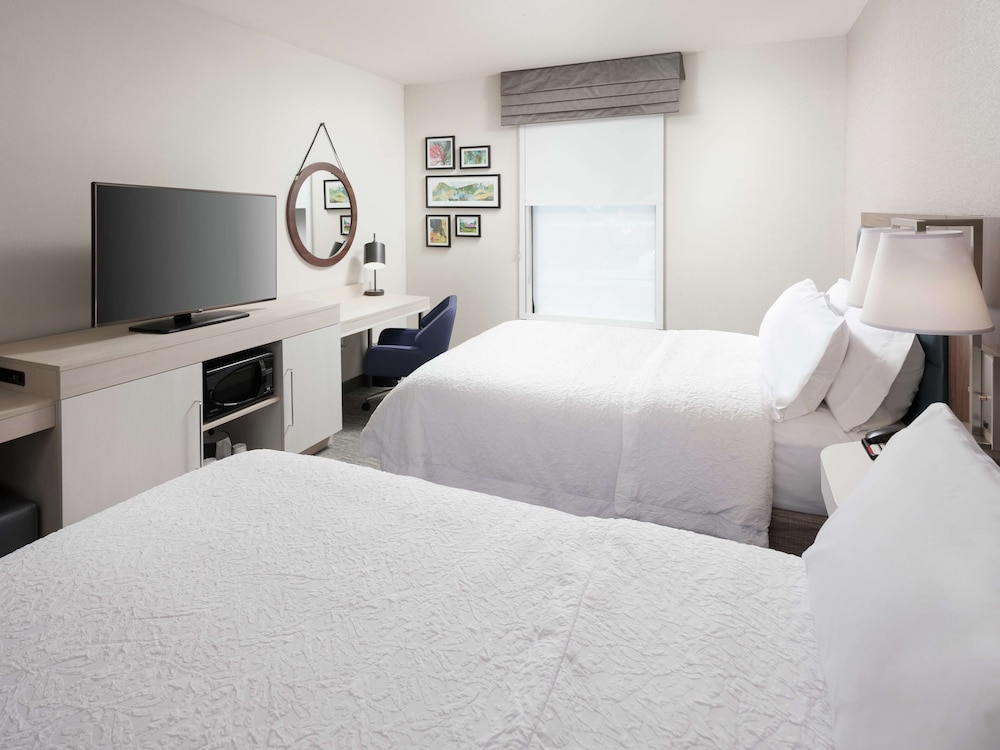 Room, 2 Queen Beds, Accessible, Bathtub - Photo 3
