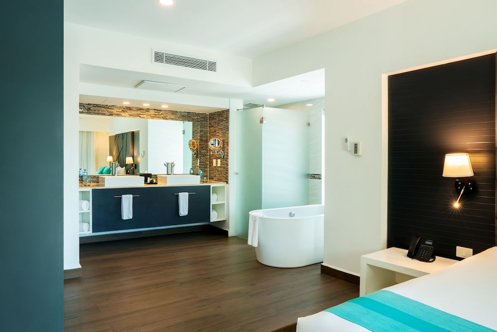 One Bedroom Penthouse Suite photo 2