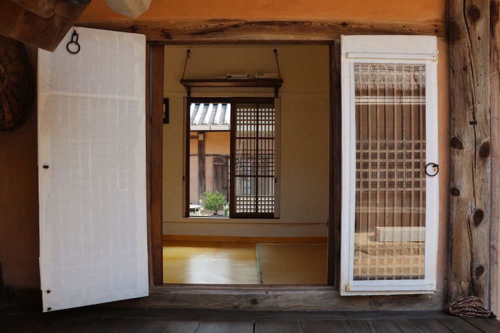 Traditional Room (Ddeularaebang) photo 1