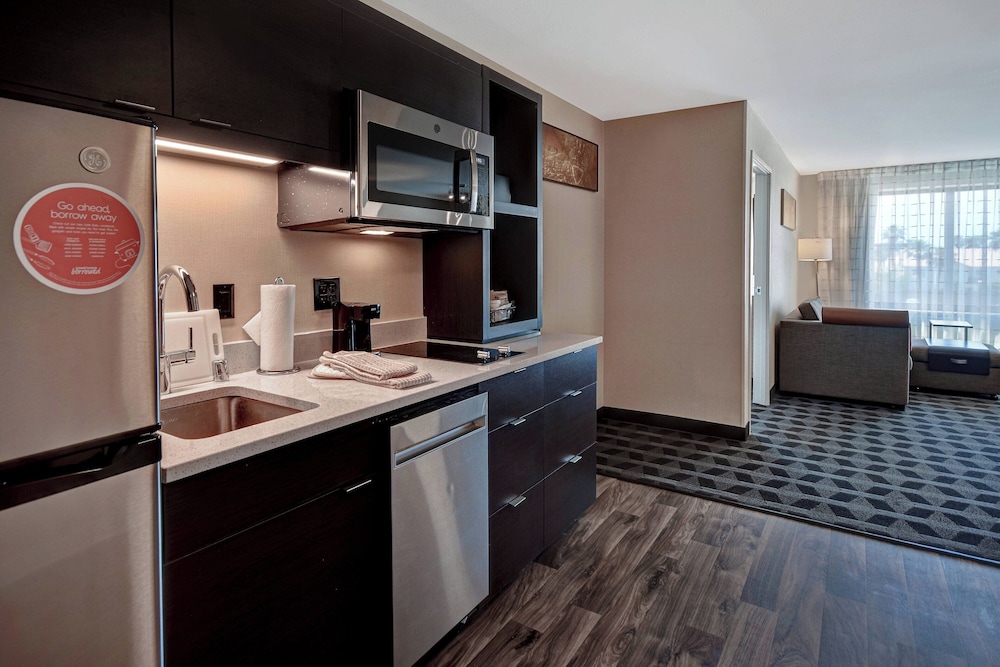 Suite, 1 Bedroom - Photo 2
